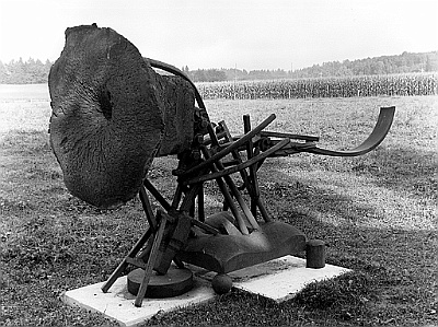 1994 - Pilzfigur mit Kugelsockel - 201x385x144cm